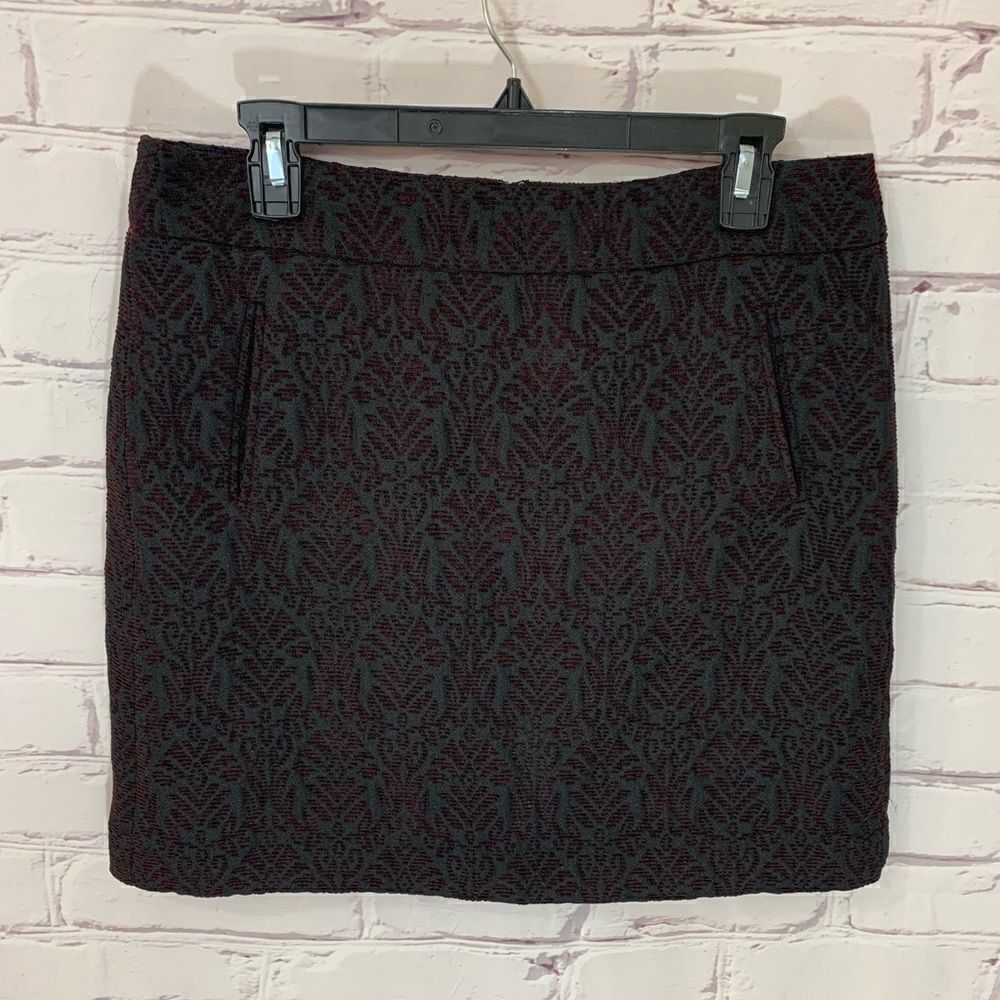 Ann Taylor loft size 8 black/red lace skirt‎